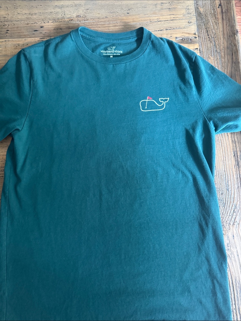 Vineyard Vines Masters Green Gold Tee with White Whale and Red Flag - Picture 2 of 4